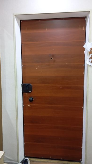 Продам железную дверь