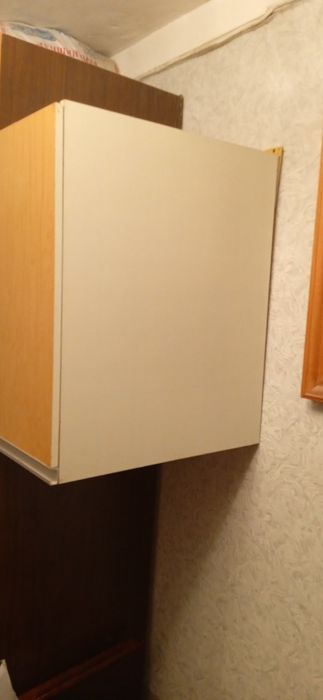 Навесной шкафчик б/у