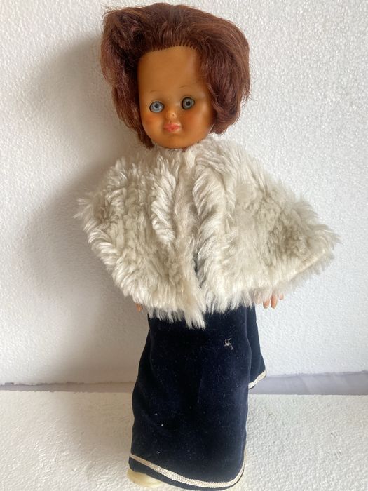 Papusa roscata cu ochi albastri