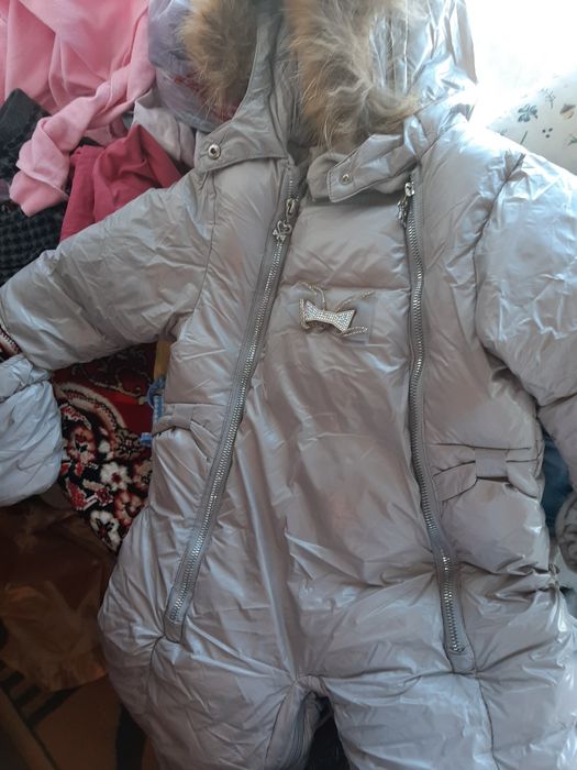 Продам комбинезон зима на девочку. 1 год .