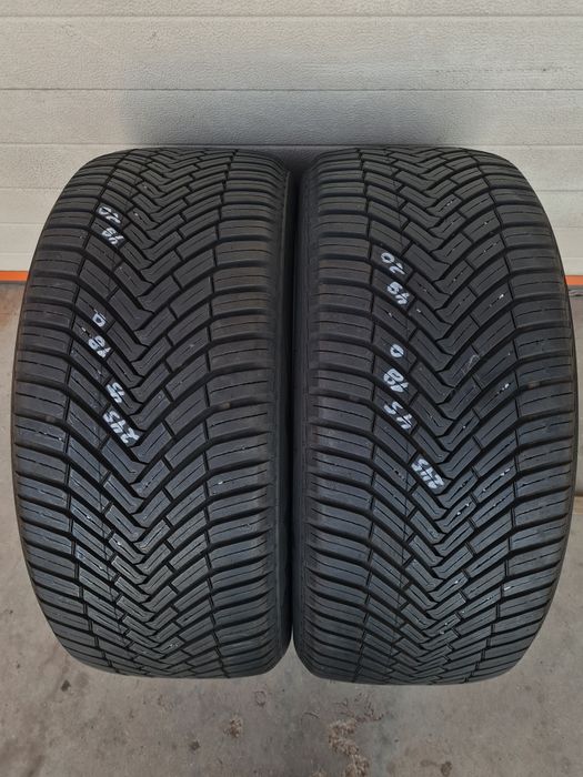 Всесезонни гуми 2 броя CONTINENTAL AllSeasonContact 245 45 R18 дот 4920