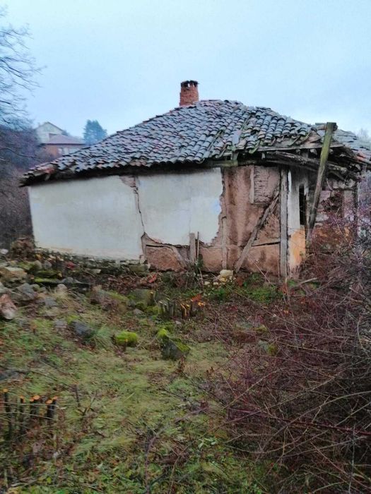Парцел със стара къща в село Байлово