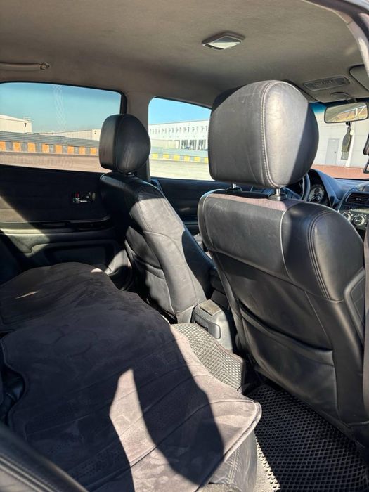 Автомобиль Lexus IS 200