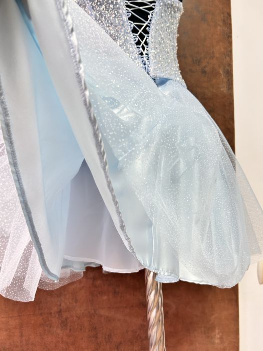 Чисто нова официална рокля