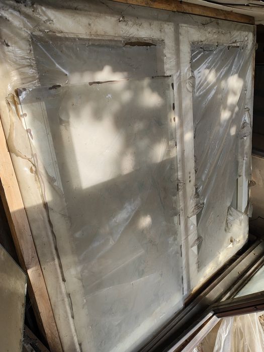 Деревянные окна с коробом.