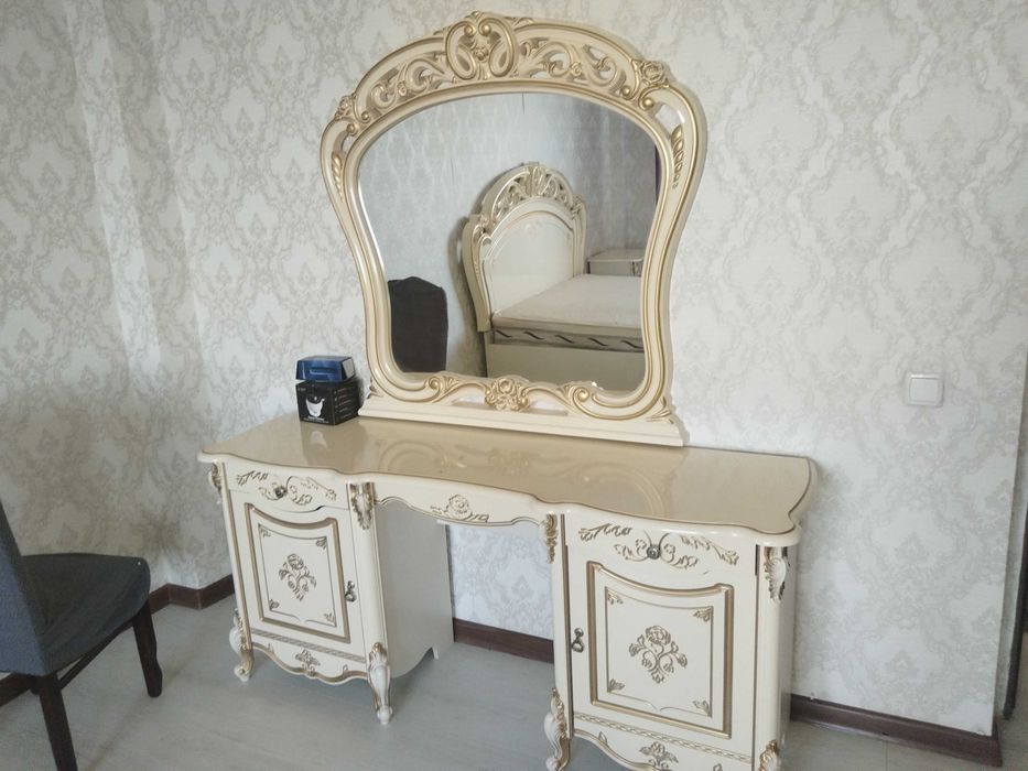 Мебель диван палас