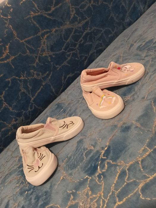 Продам обувь на девочку 24рр