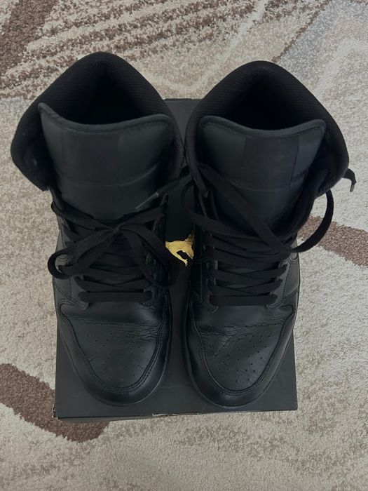 Jordan 1 Mid Full Black