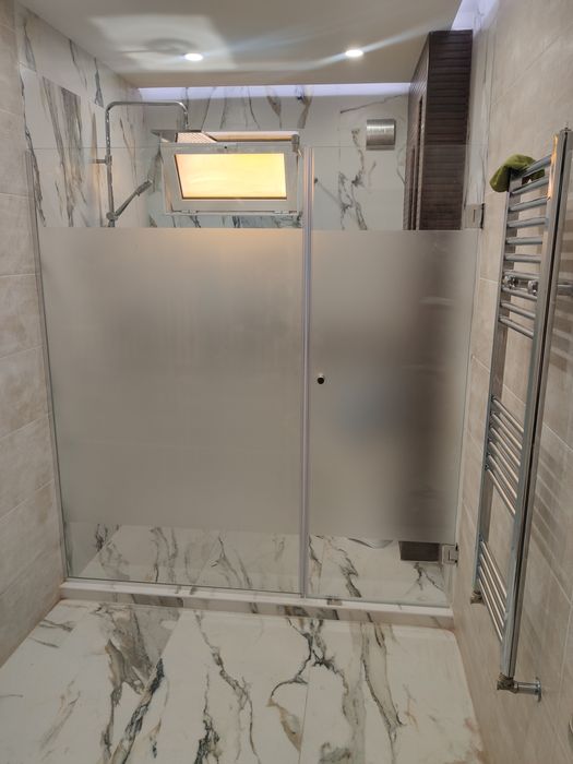 Душ кабини и паравани по поръчка