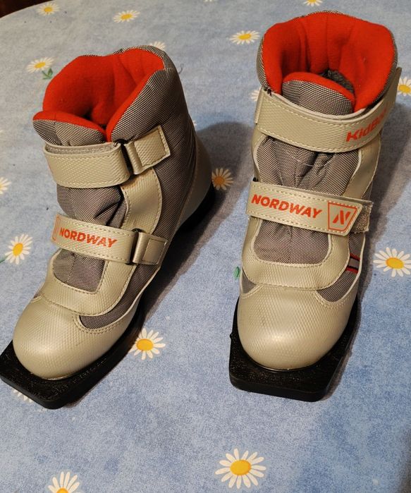 Лыжи с ботинками-комплект