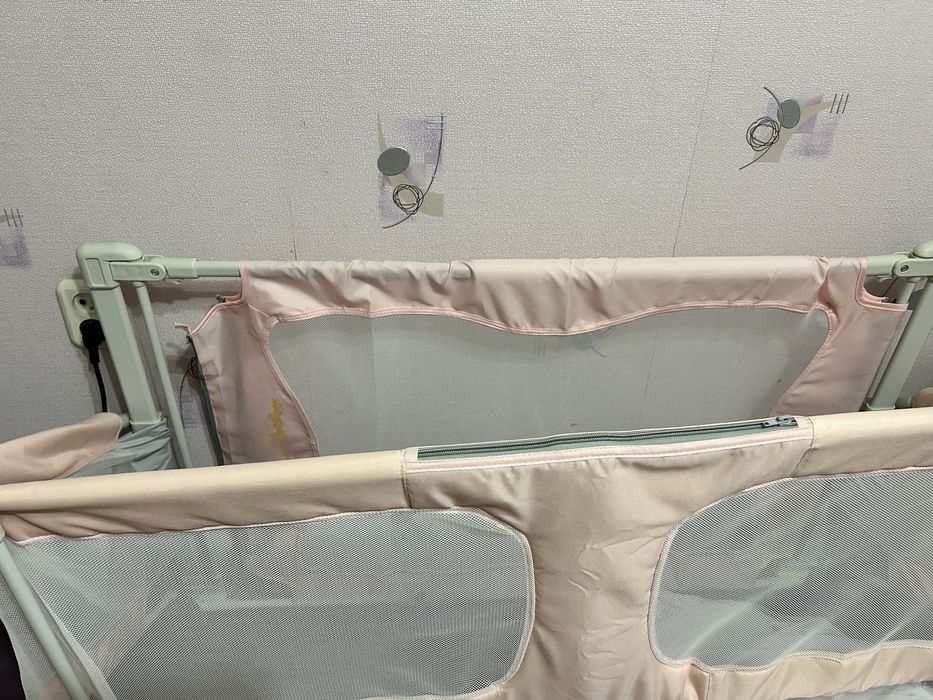 Складная кроватка барьер