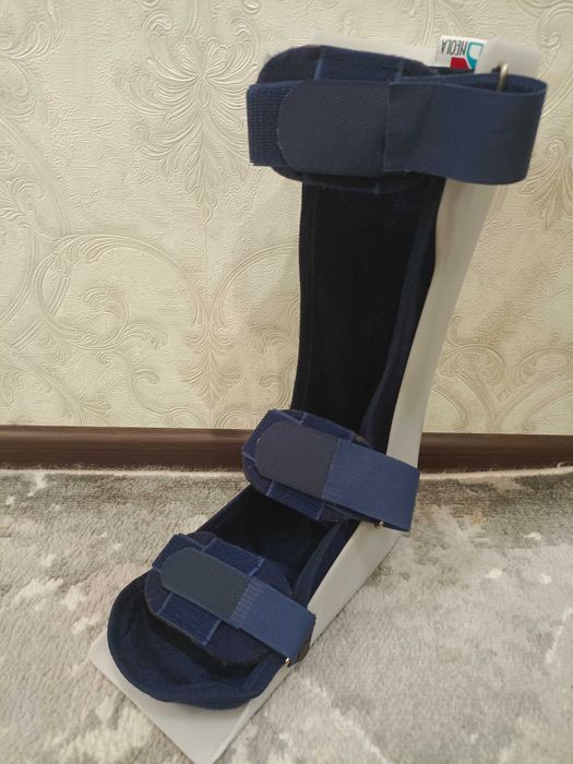 Продаю Ортез на правую ногу