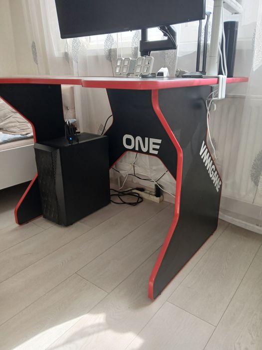 Продам компьютерный стол с полками