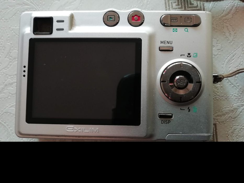 Продавам фотоапарат Casio Exlim EX-Z30