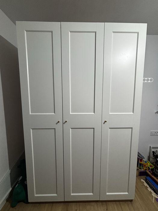 Vând dulap Ikea în stare foarte bună