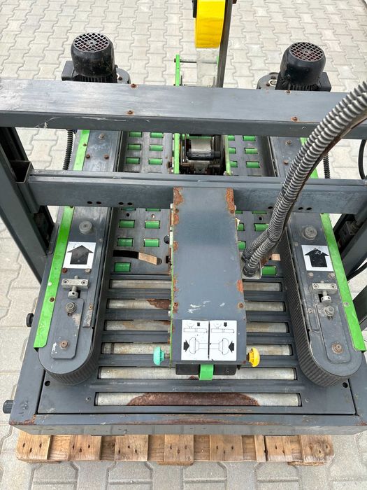 Машина за автоматично залепване на кашони с тиксо отгоре и отдолу