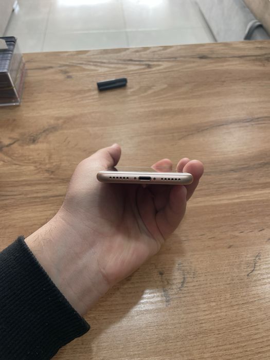 Iphone 8 gold rangda