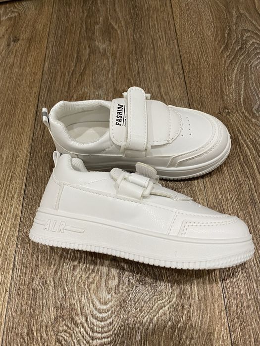 Кроссовки детские