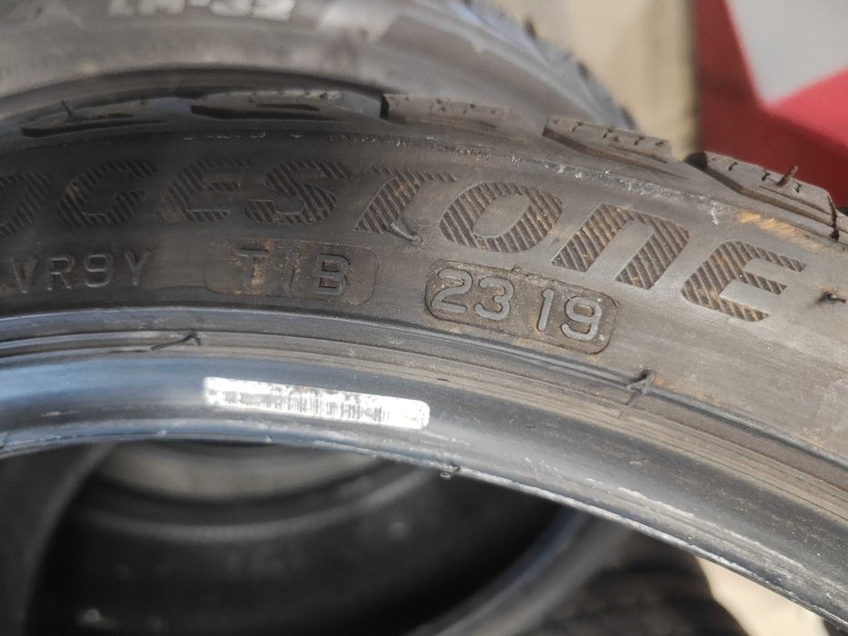 2бр. зимни гуми 235/35/19 Bridgestone