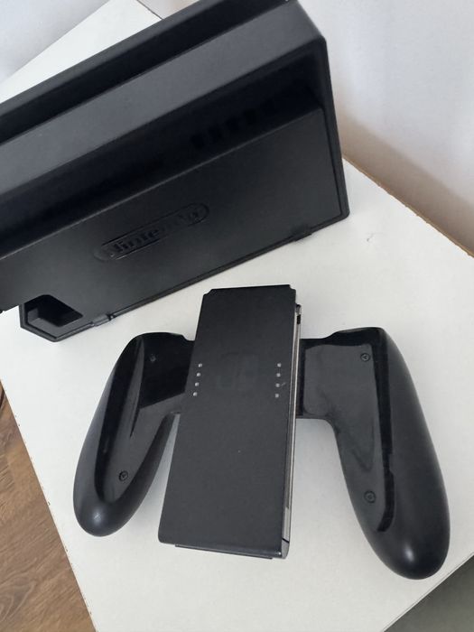 Set accesorii originale Nintendo Switch – Dock și Joy-Con Grip