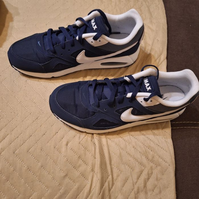 Продавам мъжки маратонки