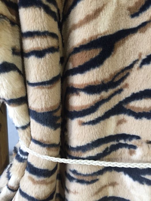 Дамско пухкаво палто