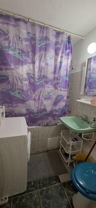 Închiriez garsoniera