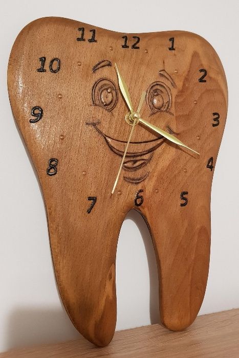 Часовници от дърво, дърворезба, за подарък , сувенир