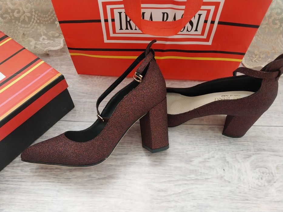 Новые туфли с ремешком