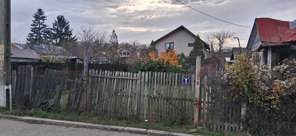 Teren intravilan + casa batraneasca , de vanzare in zona Tintea