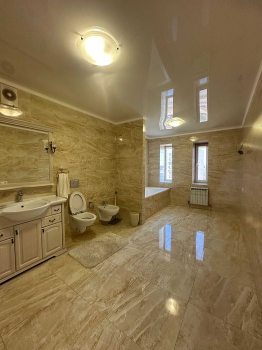 Сдается 8-ми комнатная квартира