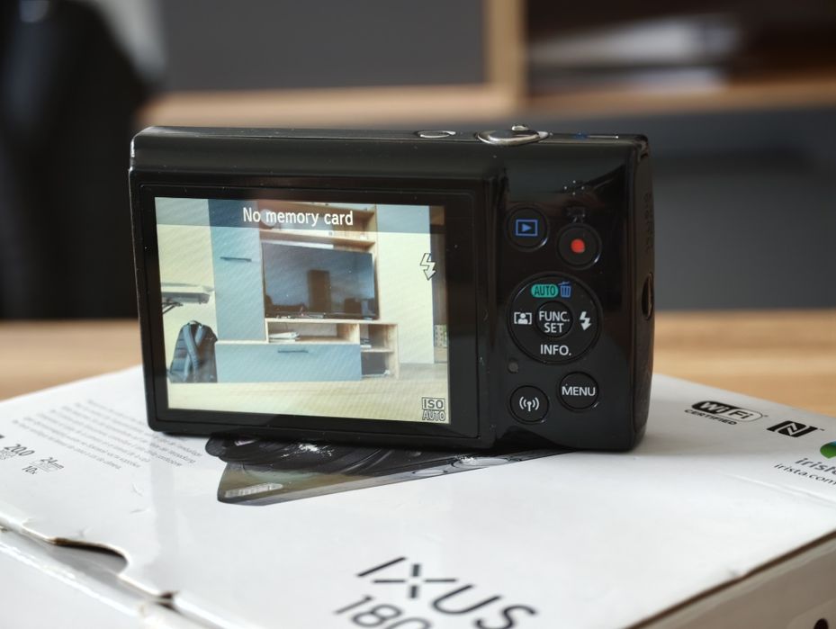 Canon Ixus 180 (Комплект)