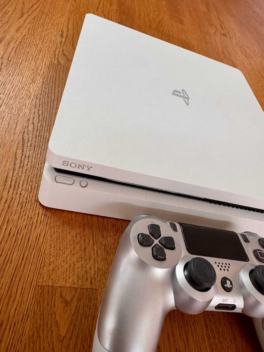 PS4 / PlayStation 4 Slim White – Добро състояние + Подарък!