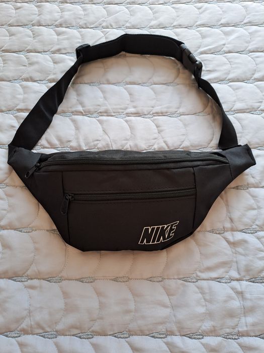 Чанта за кръст или през гърди.