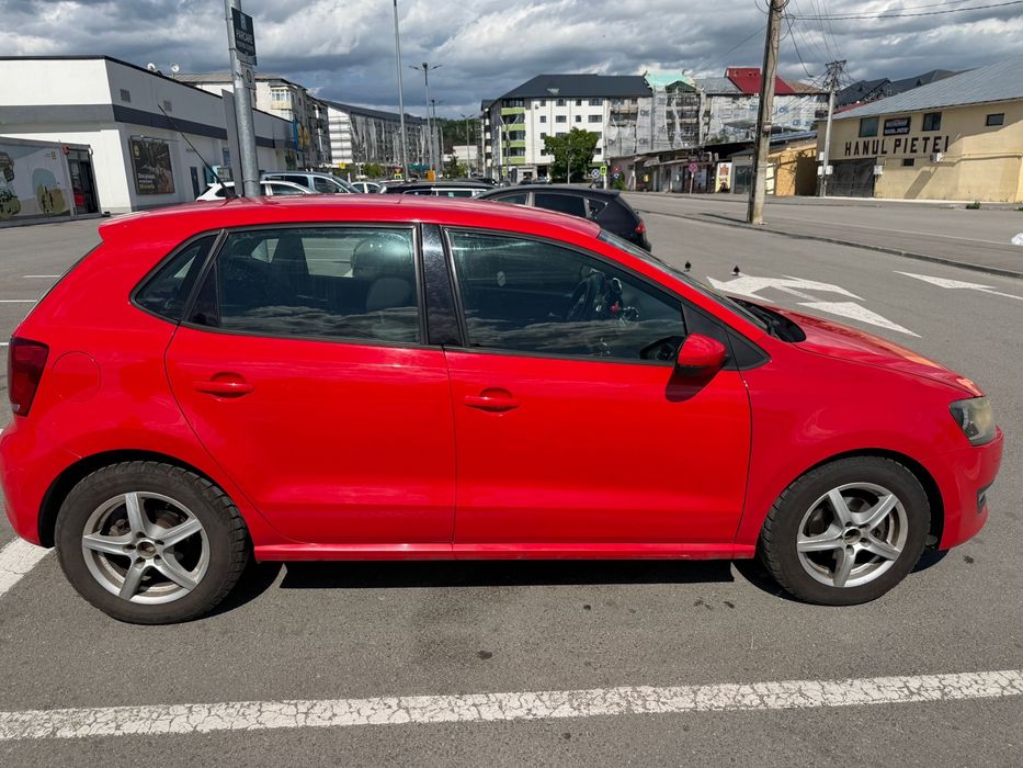 VOLKSWAGEN Polo 2012