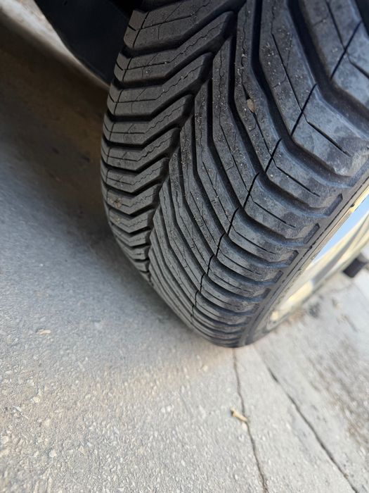 Продавам  4 броя Michelin crossclimate 3