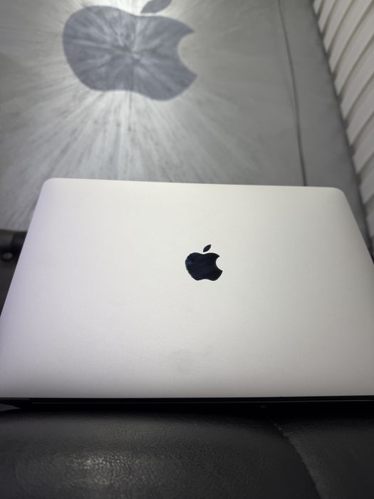 Apple MacBook pro 2020  16/512Gb в идеальном состоянии