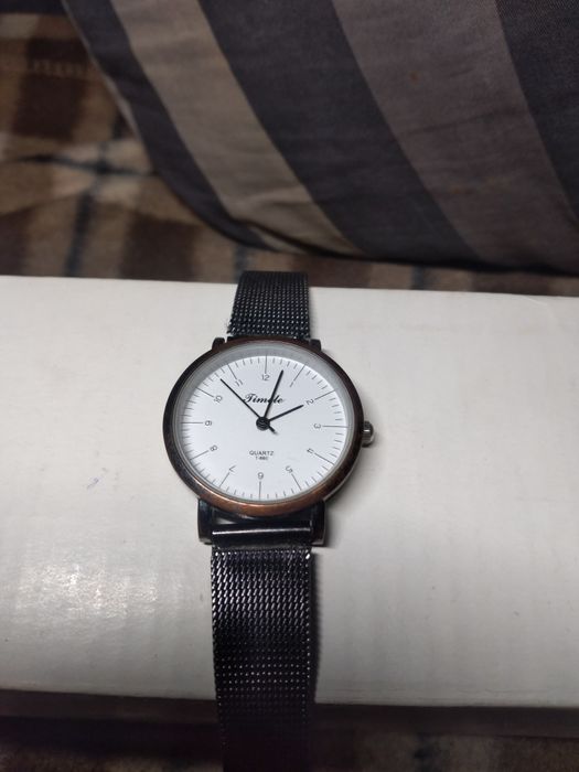 Часы кварцевые продам .