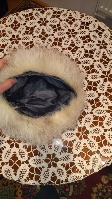 Vand căciulă blana naturala din vulpe argintie cu astrahan, eleganta