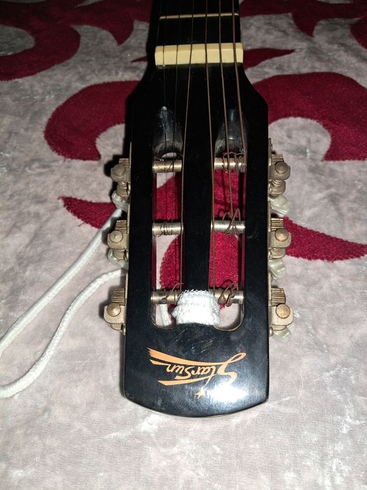 Продам гитару акустическая