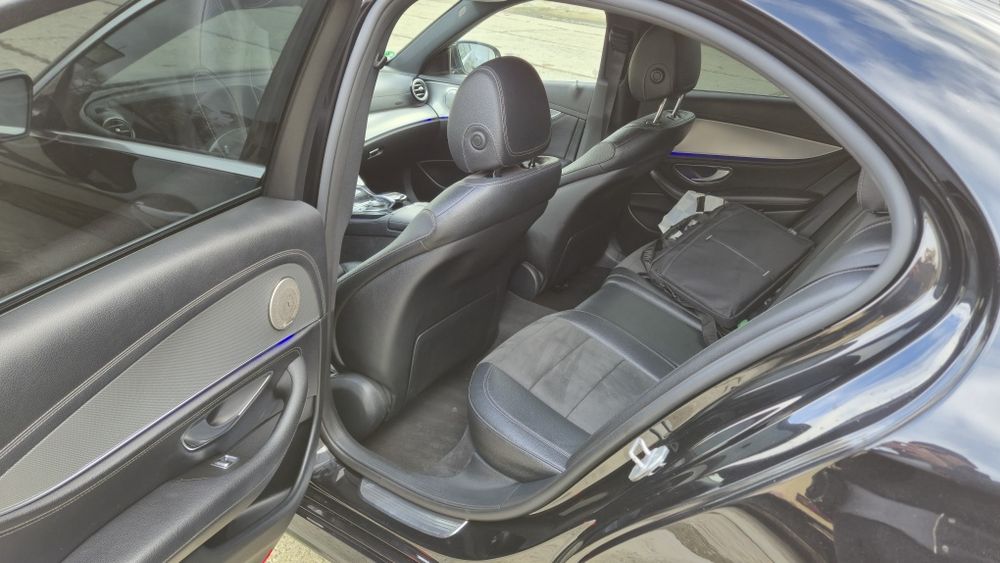 Mercedes Benz E220d AMG LINE 9G-TRONIC Impecabil