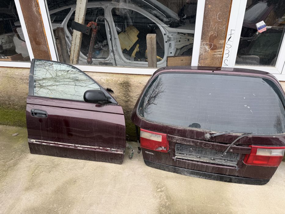 Тайота карина е багаж есик