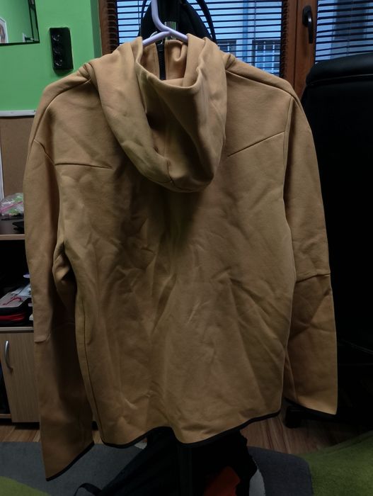 ЧИСТО НОВО горнище на Nike tech fleece бежов