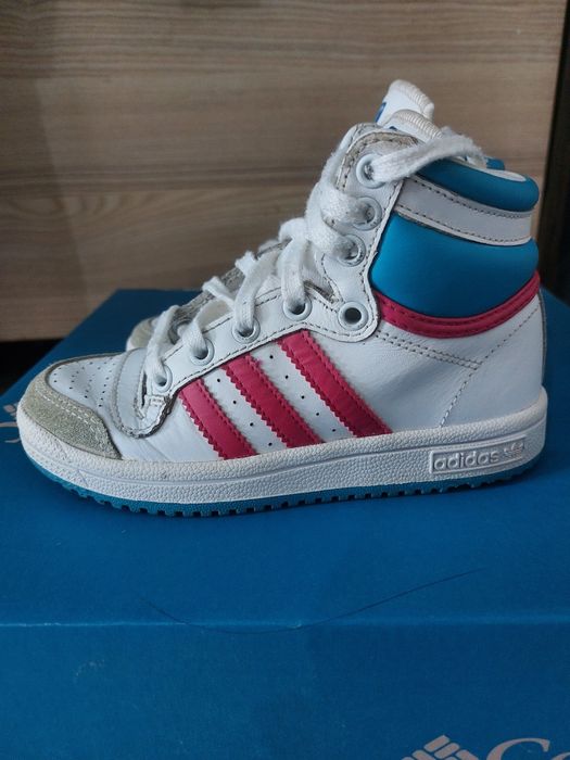 Кроссовки Adidas