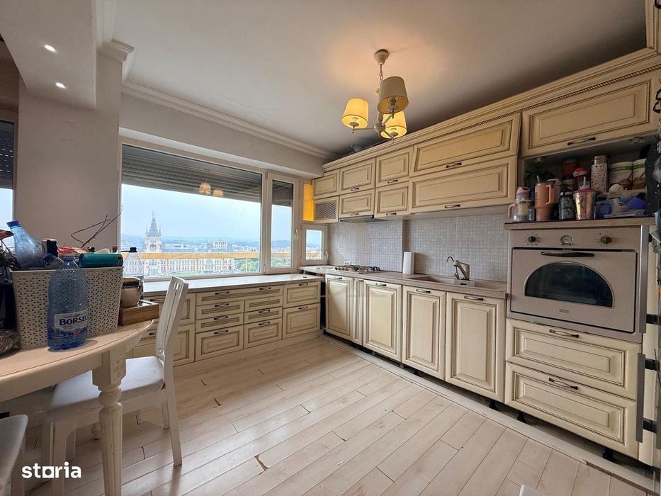 Centru Prefectura , apartament 4 camere , vedere unica !