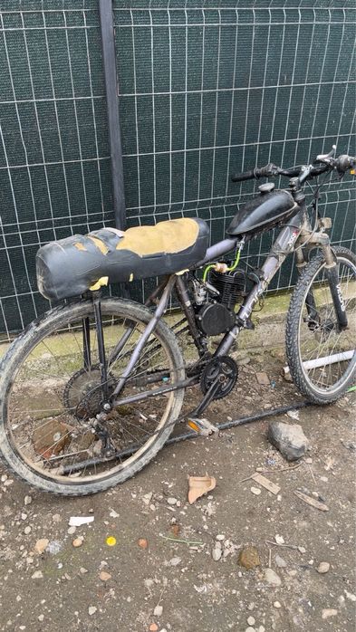 Vand bicicleta cu motor