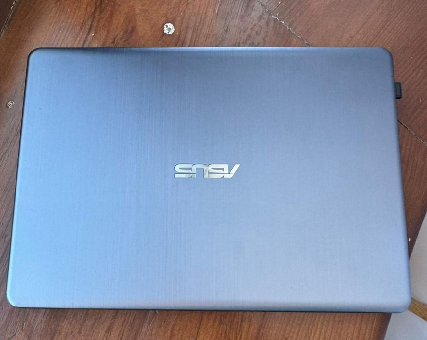 Ноутбук ASUS E406S