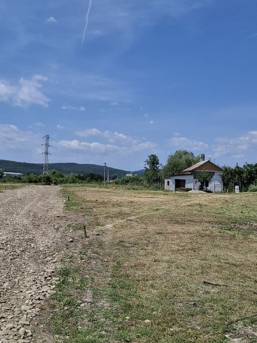 Teren intravilan moreni