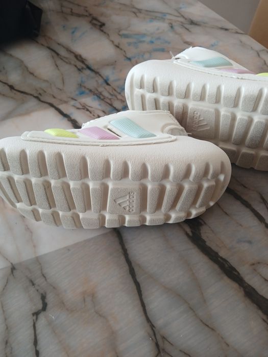 Детски сандали Adidas + 15 бр.гащички памперс размер 6