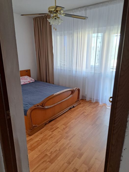 Inchiriez apt 2 cam decomandat